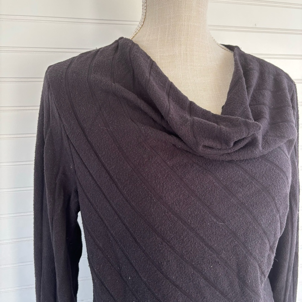 Liz Claiborne sweater Size Medium - Picture 3 of 7